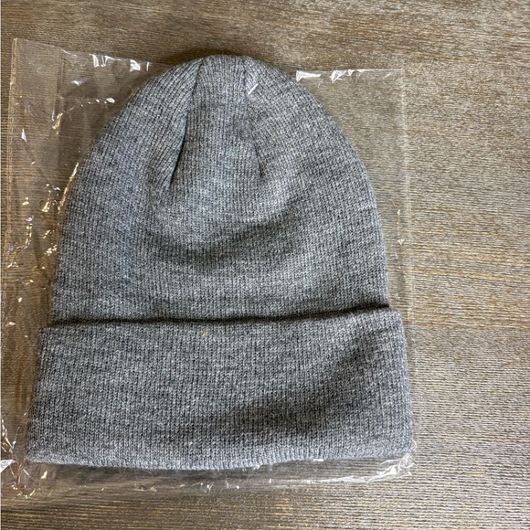 ALO Yoga adult  Charcoal Knit Hat (unisex) - Picture 2 of 3